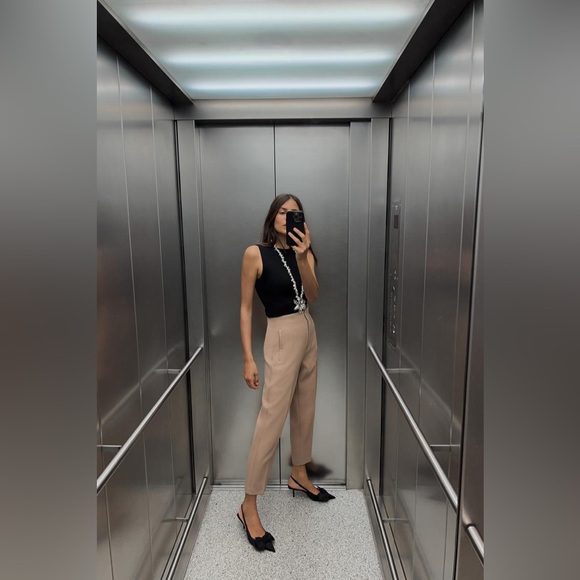 Zara Pants with a High Waist - Picture 9 of 10